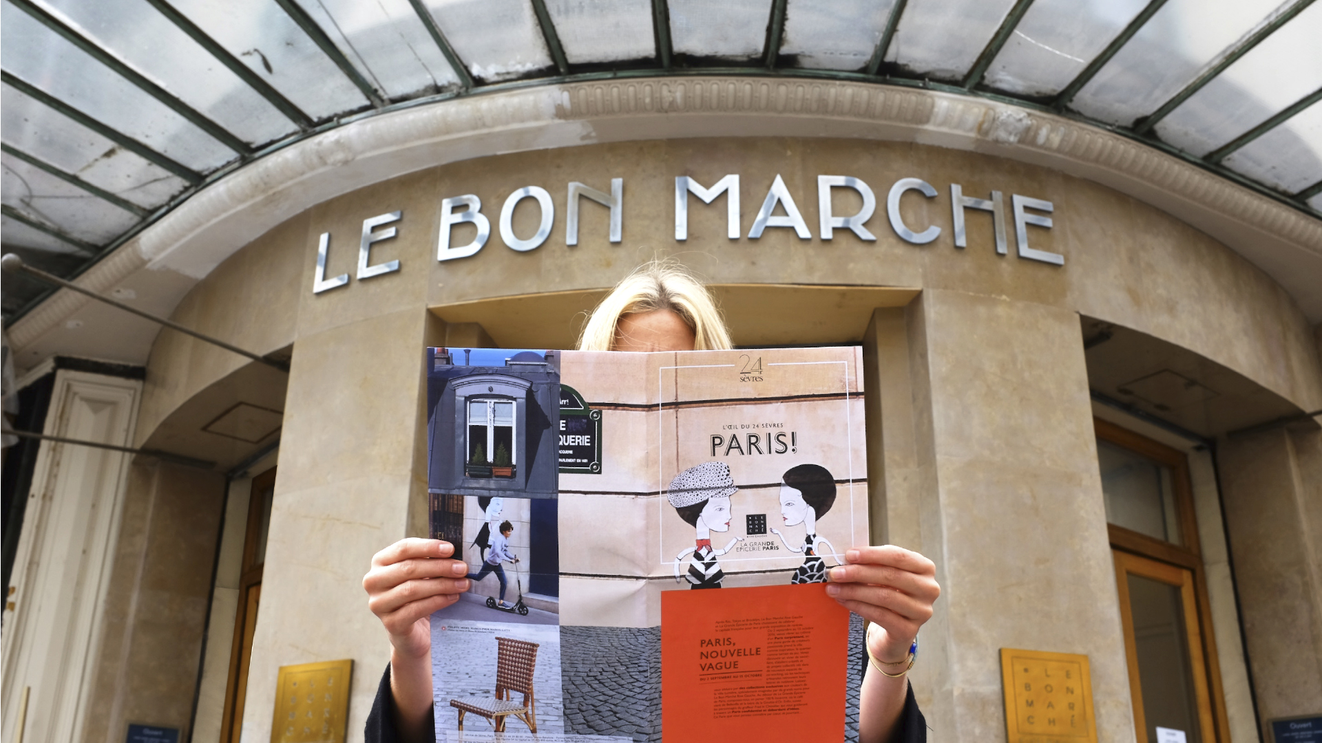 Lettre du 24 Sèvres devant le Bon Marché Rive Gauche, Paris - Designed by Curius